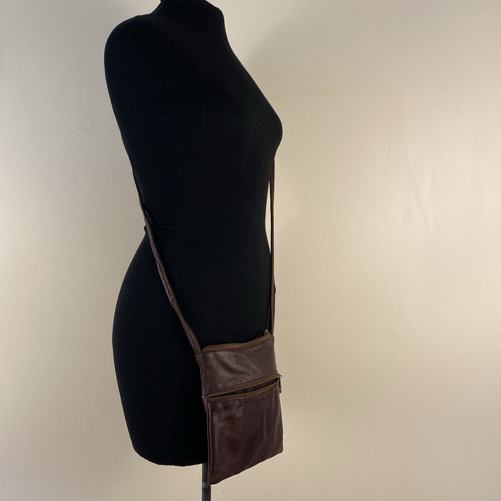 Brown Leather Crossbody Bag with Minimalist Design